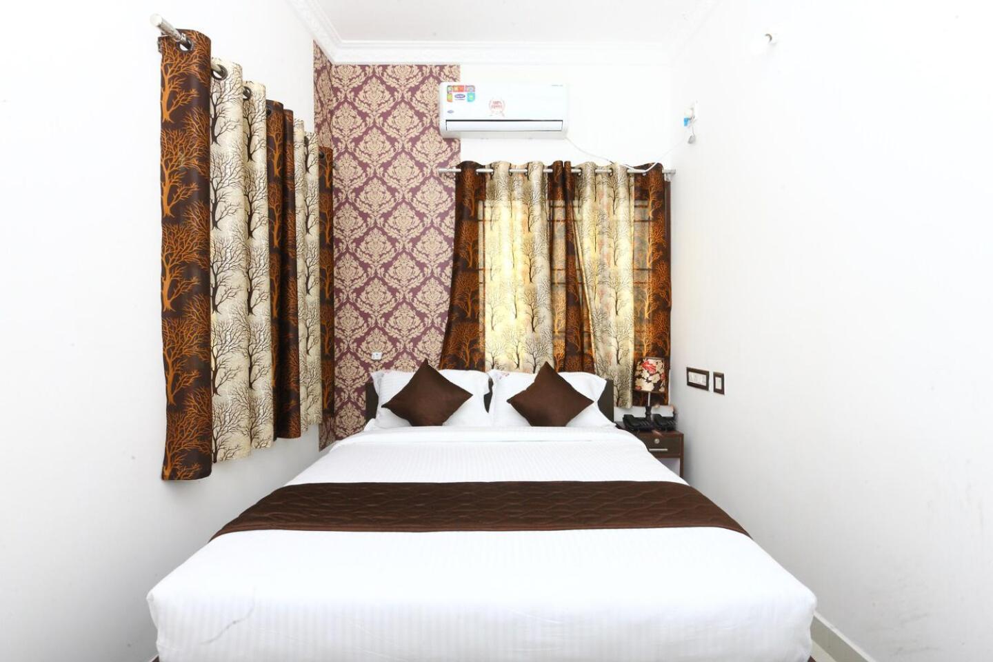 Thomas Inn Madras Buitenkant foto
